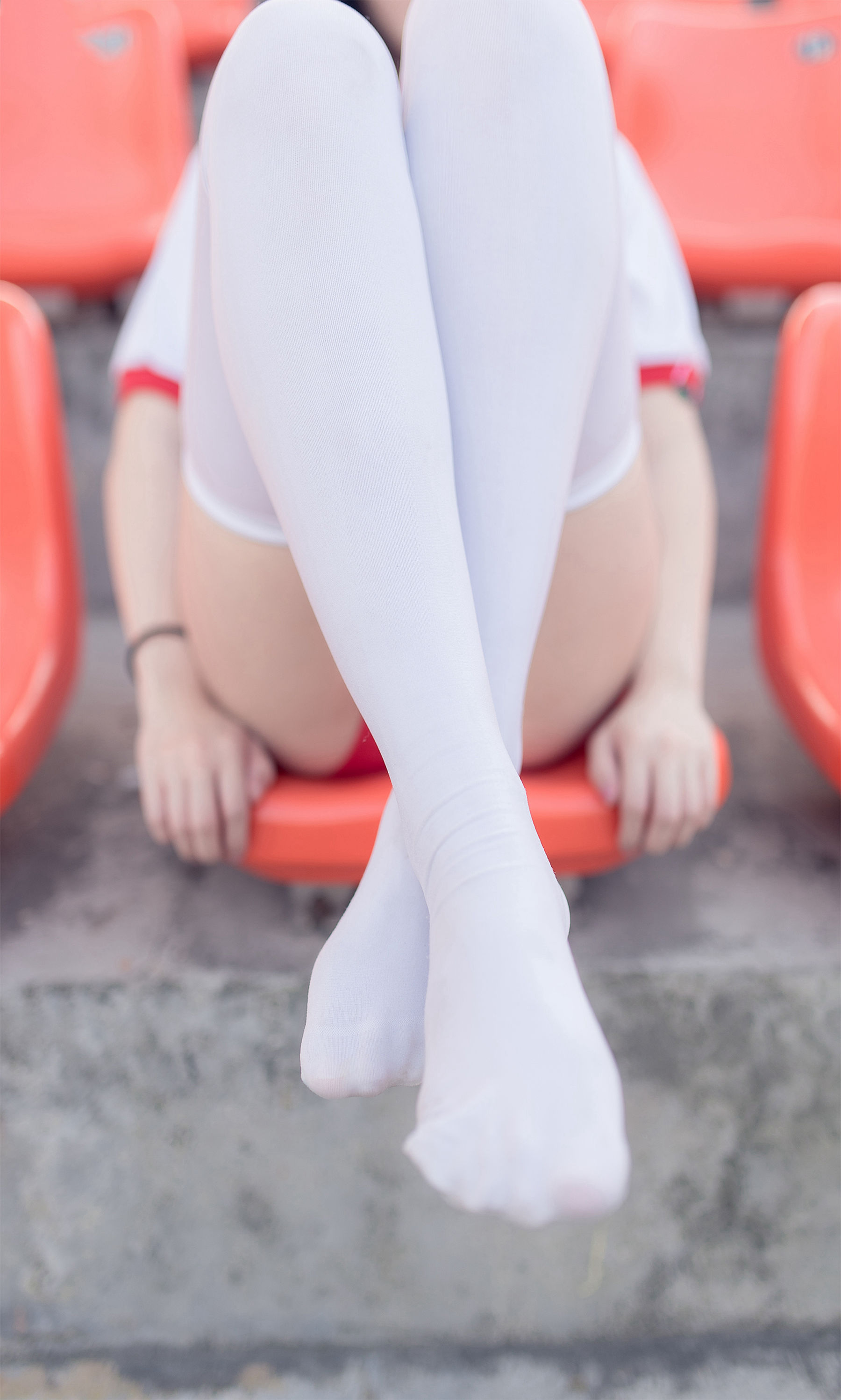 [风之领域] NO.112 运动场上的白丝体操服少女-喵次元
