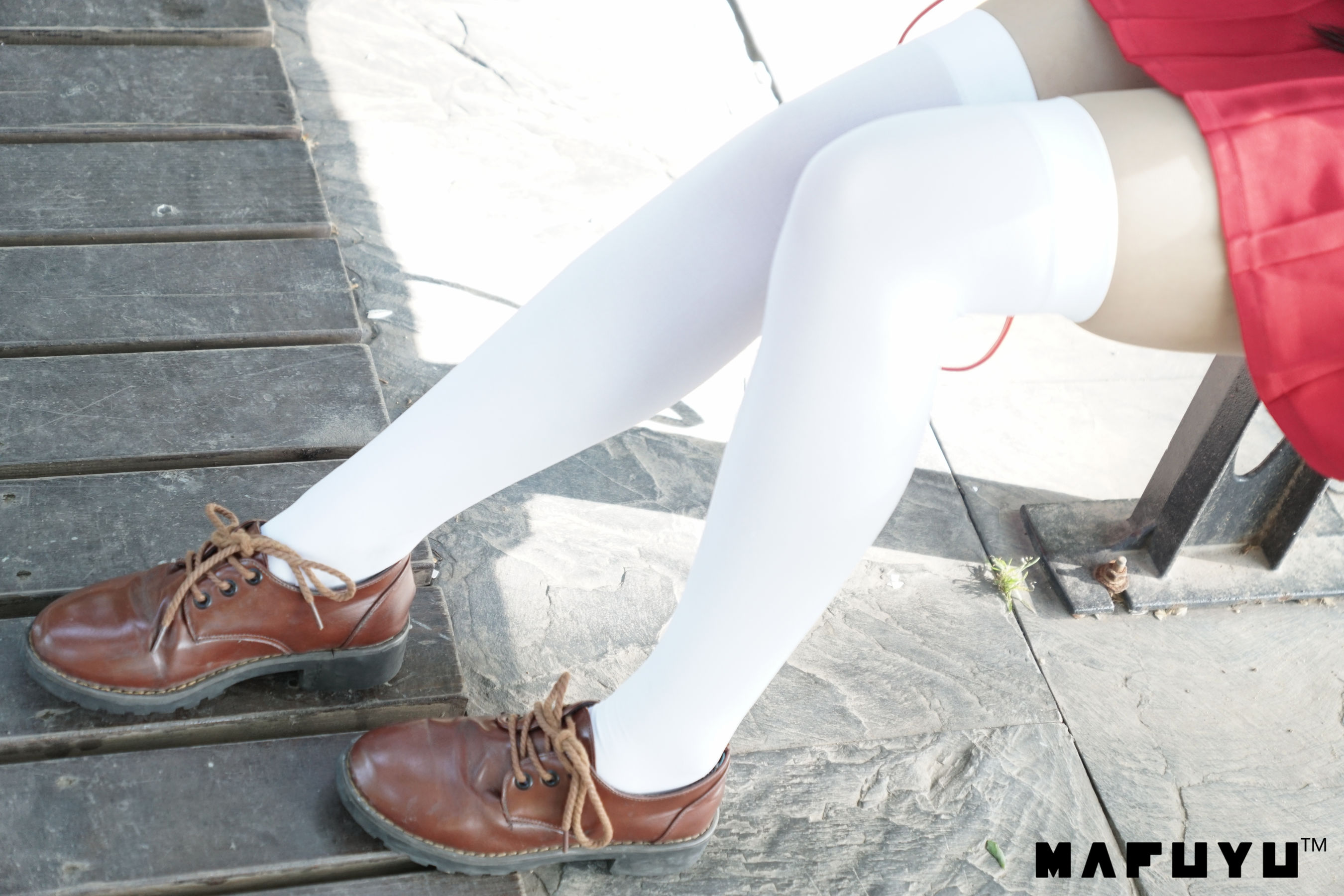 [萝莉COS] 神楽板真冬 少女と自然と白い靴下系列套图-喵次元