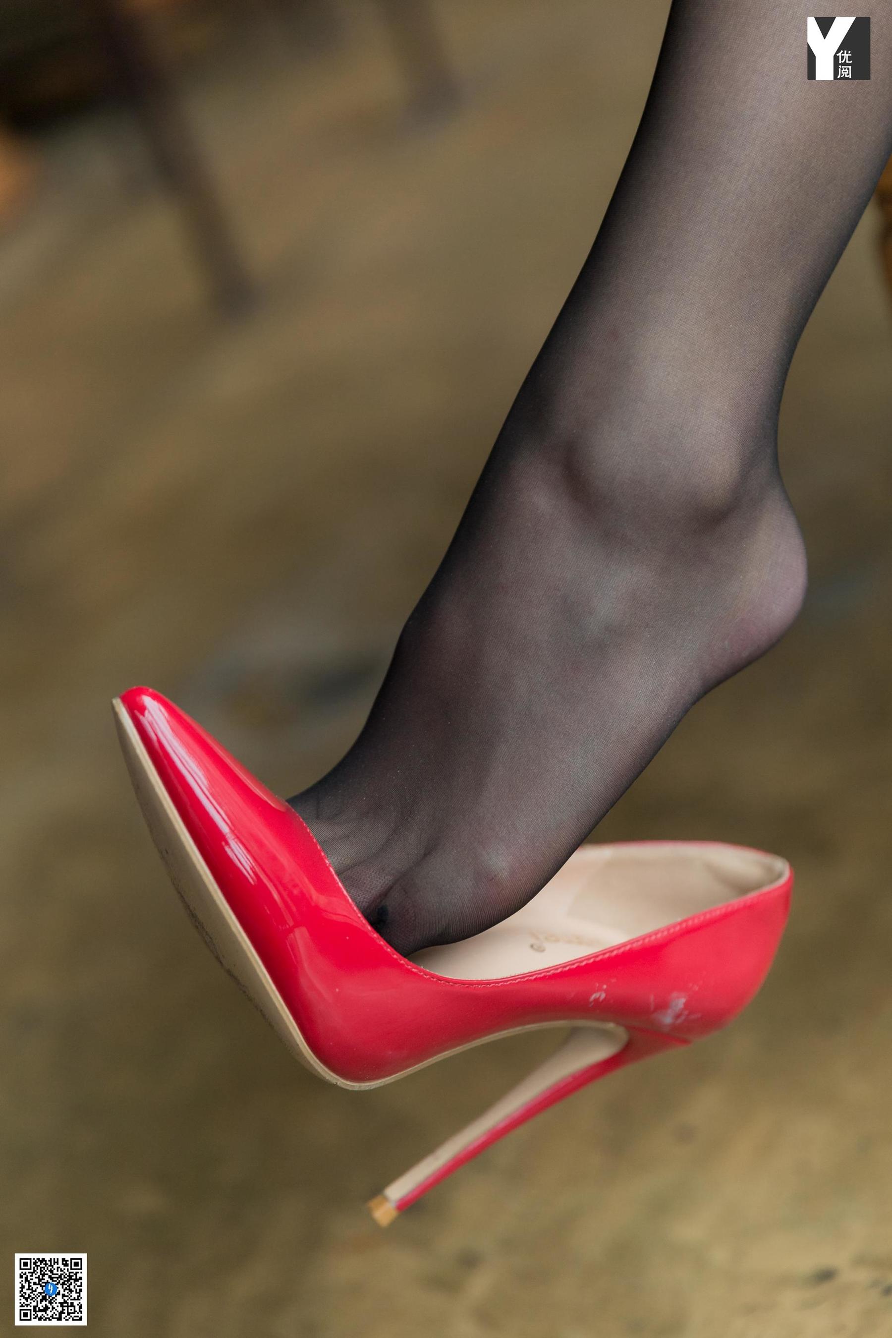 [IESS异思趣向] 模特：秋秋《偏爱红色高跟鞋》-喵次元