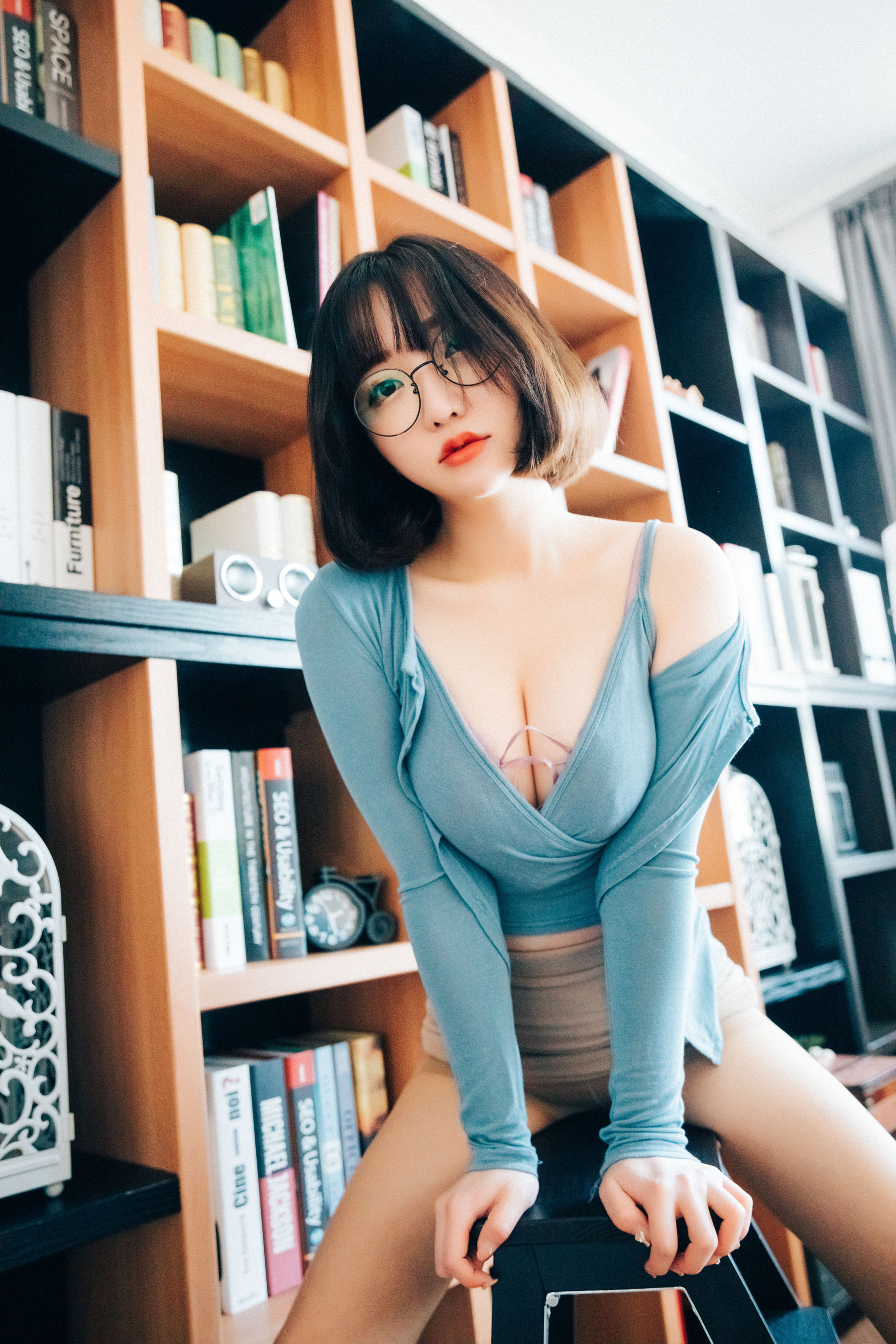 [LOOZY]  Yeeun - Librarian Girl-喵次元