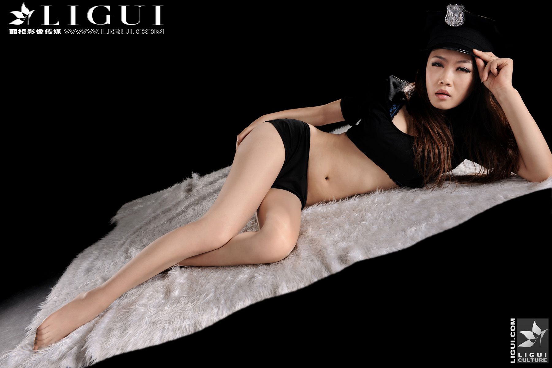 Model 怡萱《俏丽的女警》 上下合集 [丽柜LiGui] 美腿玉足写真图片-喵次元