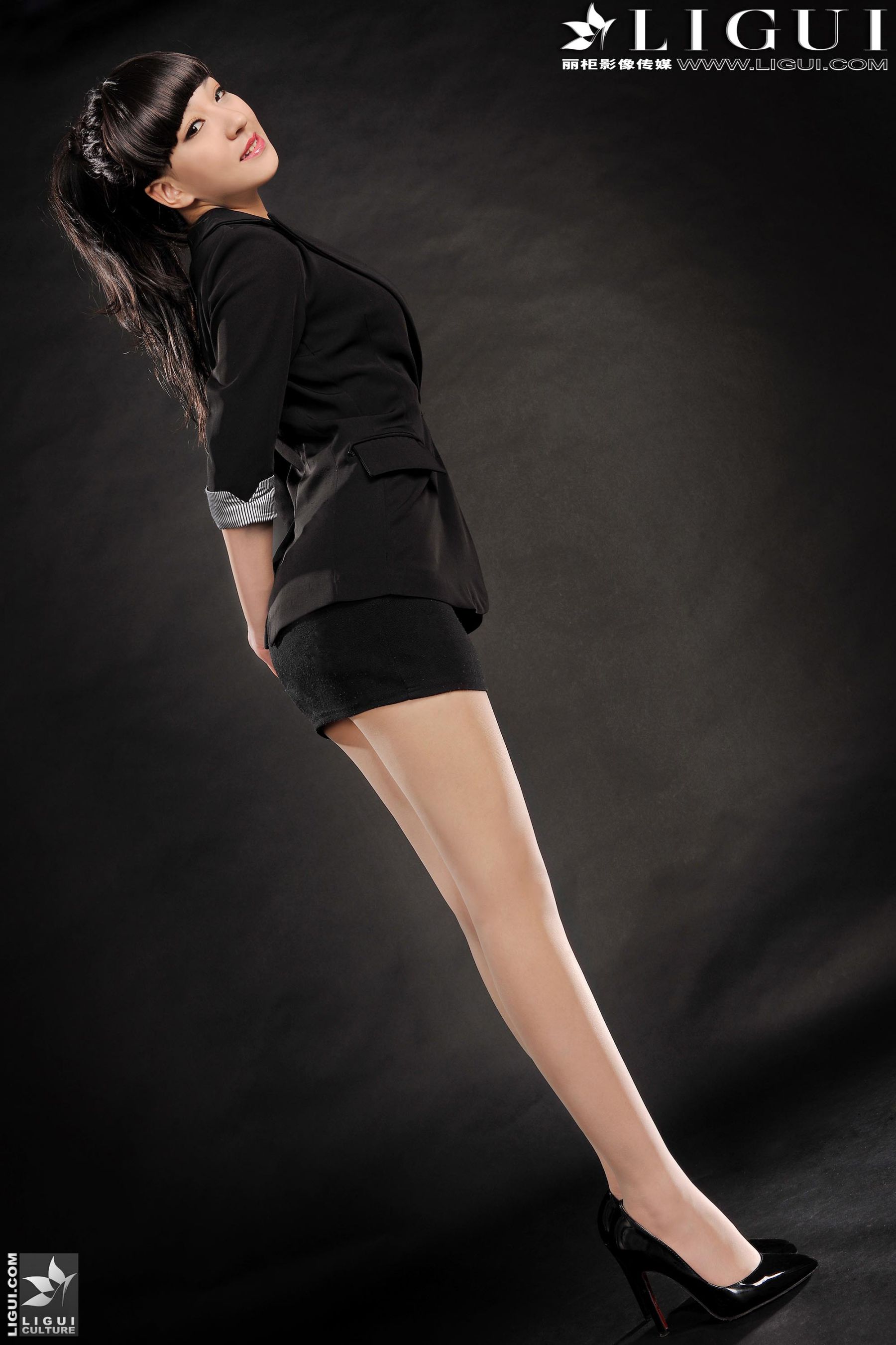 [丽柜贵足LiGui] Model Amily《OL职业装高跟美足》上下全集 美腿丝足写真图片-喵次元